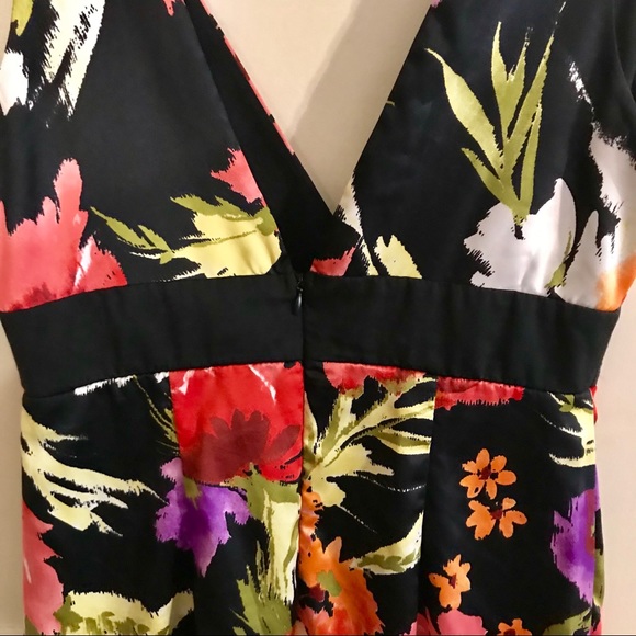 FXXI Fun Flirty Floral satin like V neck dress! - Picture 7 of 8